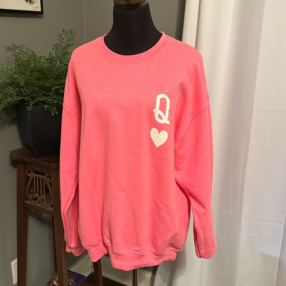 Queen of Hearts Sweatshirt Size L bright pink